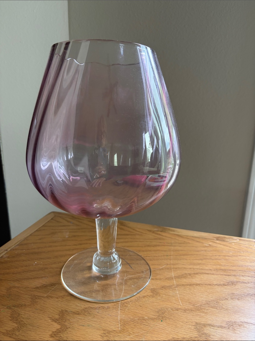 Vintage ribbed glass vase in Amethyst.